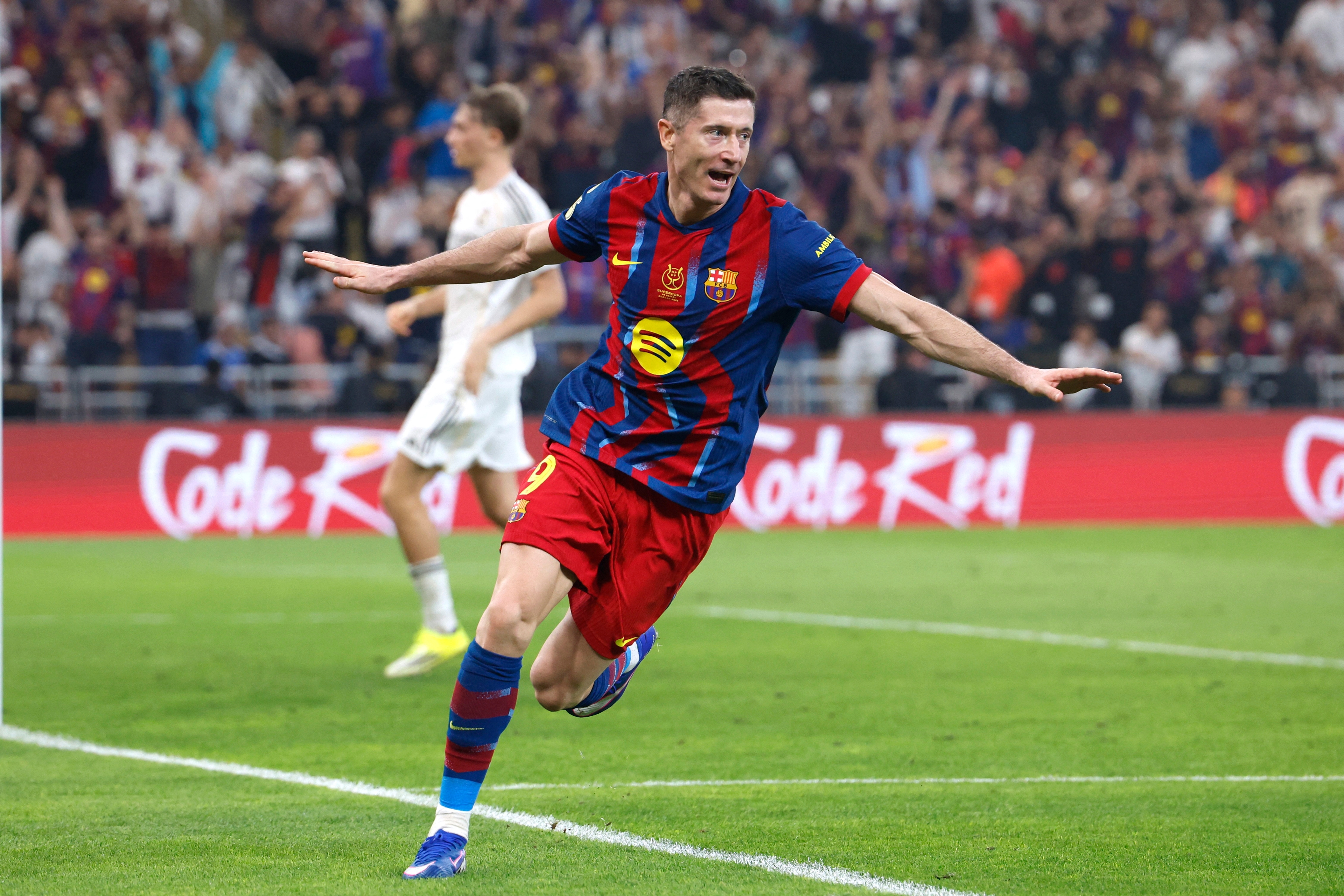 Robert Lewandowski scored a decisive goal against Real Madrid to put Barcelona back in front in the Spanish Super Cup final.